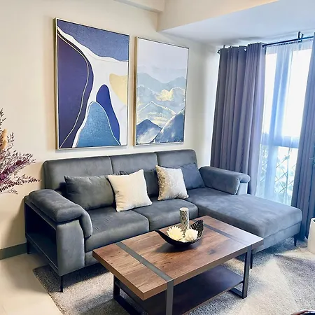 Spacious Modern Suites With Amazing City View